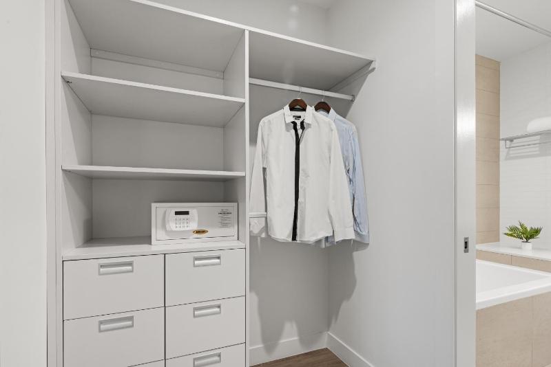 One Bedroom Suite & Office image 2