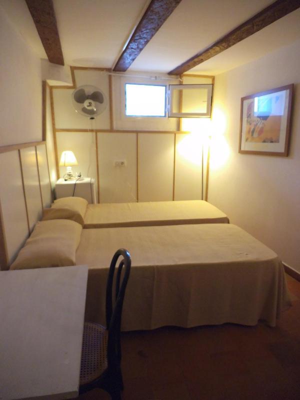 Twin Room with Shared Bathroom image 4