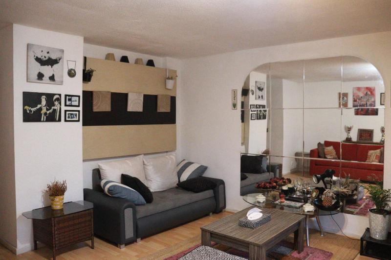 Comfortable 2-Bed House in London Zone 2 Images