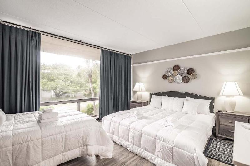 Litchfield Retreat near Brookgreen Gardens Images