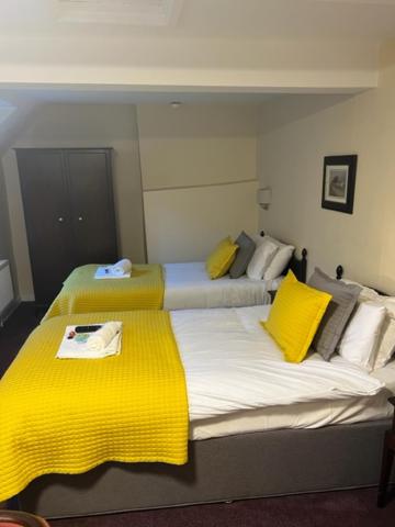 Twin Room image 4