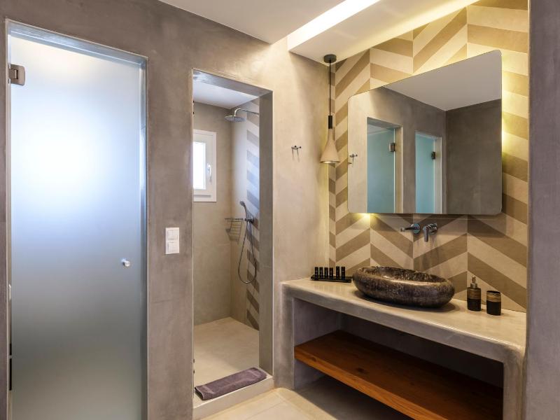 Grand Two Bedroom Villa Private Pool & Sea View image 3