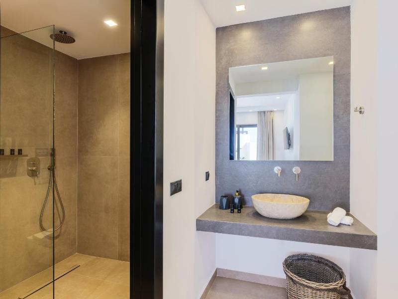 Superior Two Bedroom Suite Private Pool & Sea View image 4