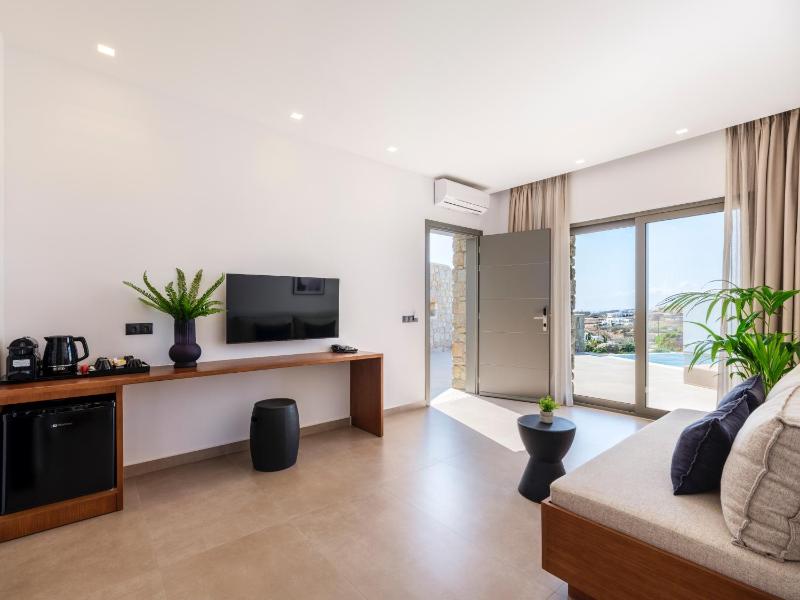 Superior Two Bedroom Suite Private Pool & Sea View image 2