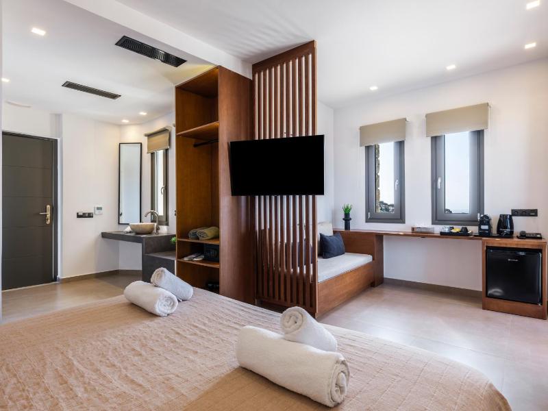 Superior Suite Plunge Pool & Sea View image 1