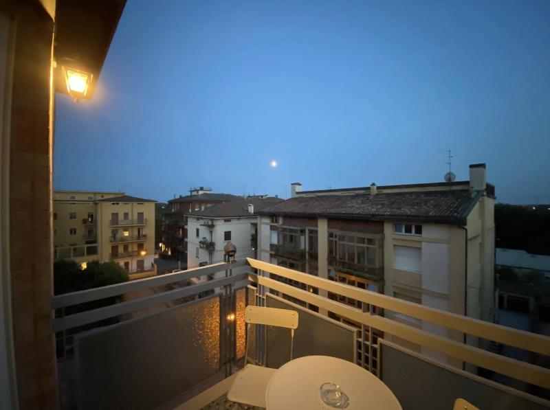 One-Bedroom Apartment image 2
