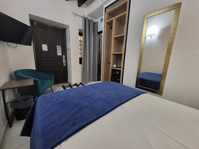 Interior Single Room image 4