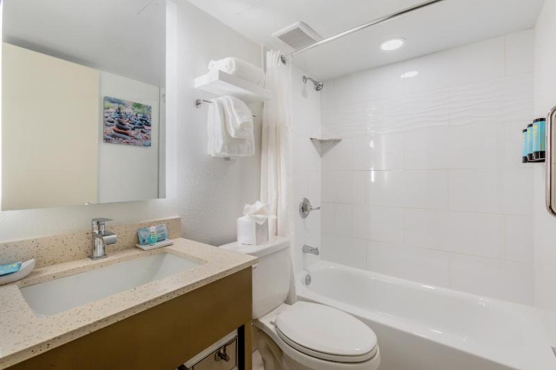 Double Room with Two Double Beds - Non-Smoking image 2