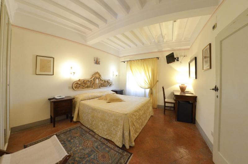 Double Room image 4