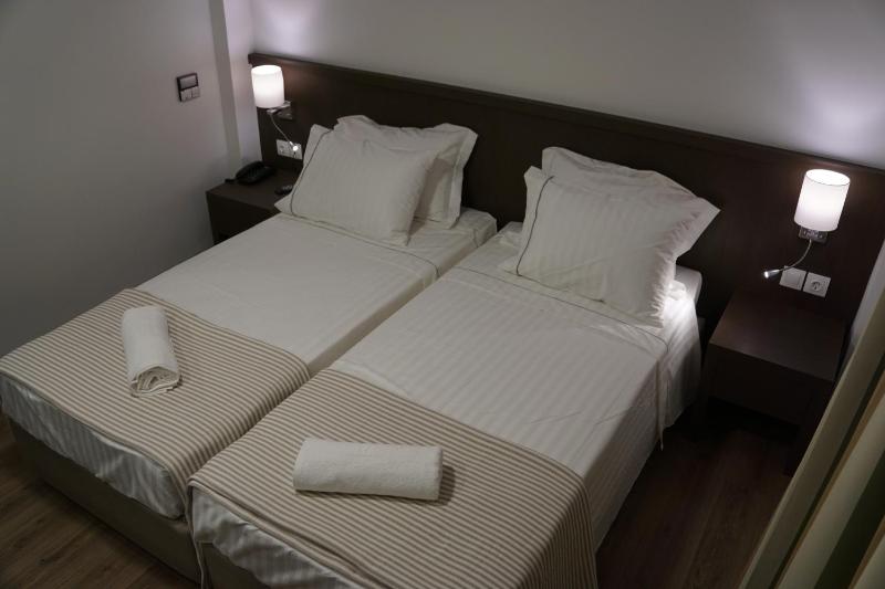 Standard Twin Room image 2