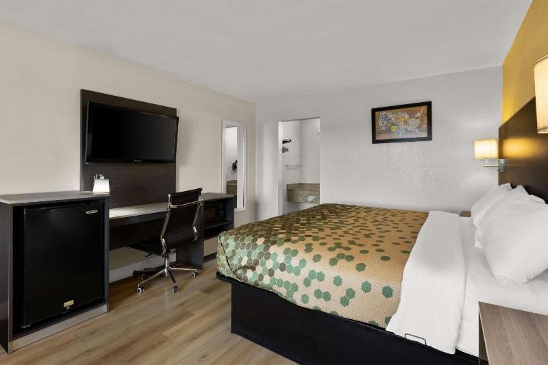 King Room - Non-Smoking image 3
