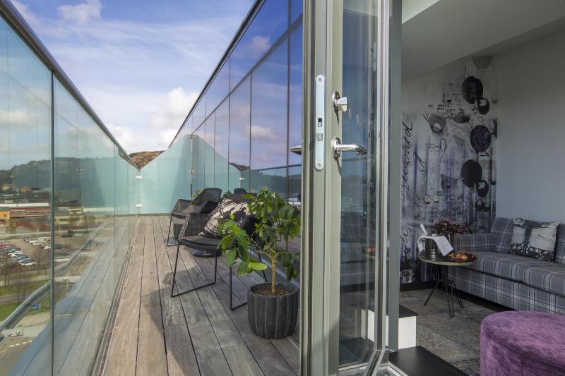 Junior Suite with Balcony image 3