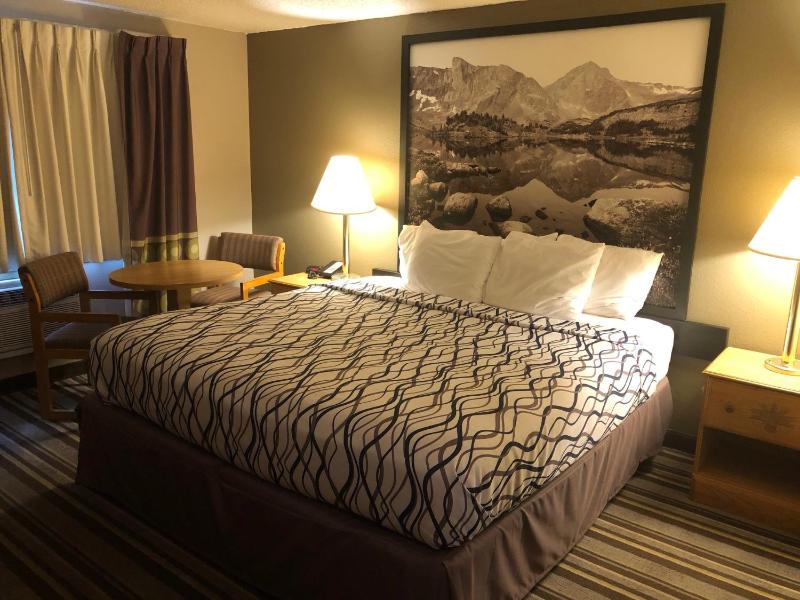 Standard King Room image 1