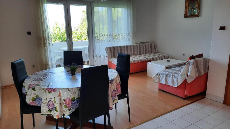 One-Bedroom Apartment with Balcony and Sea View image 1