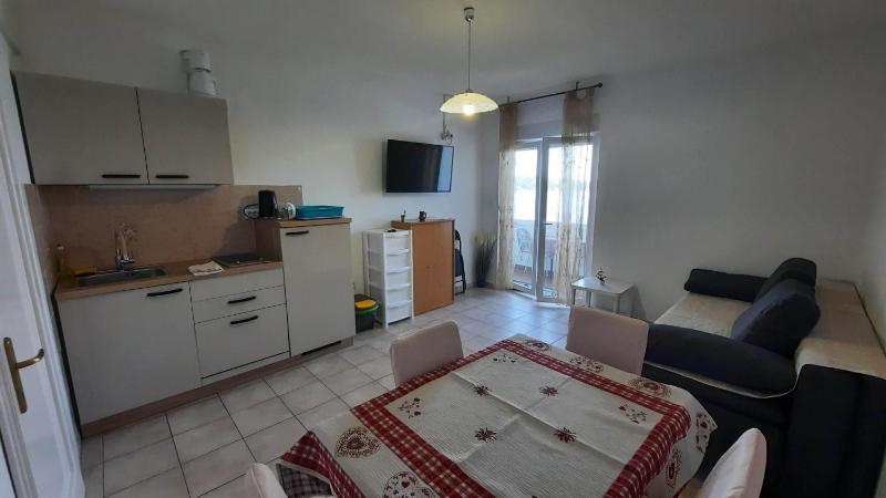 One-Bedroom Apartment with Balcony and Sea View image 1