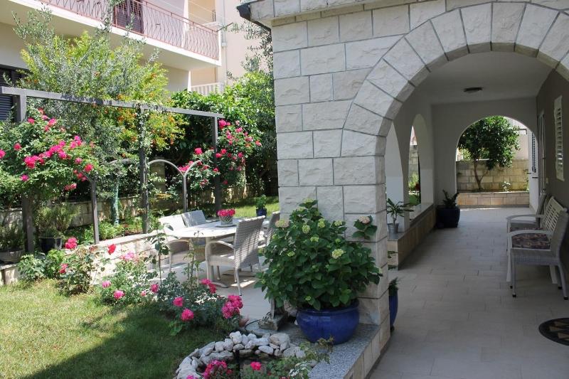 Apartments with parking space Makarska - 21911 - image 30