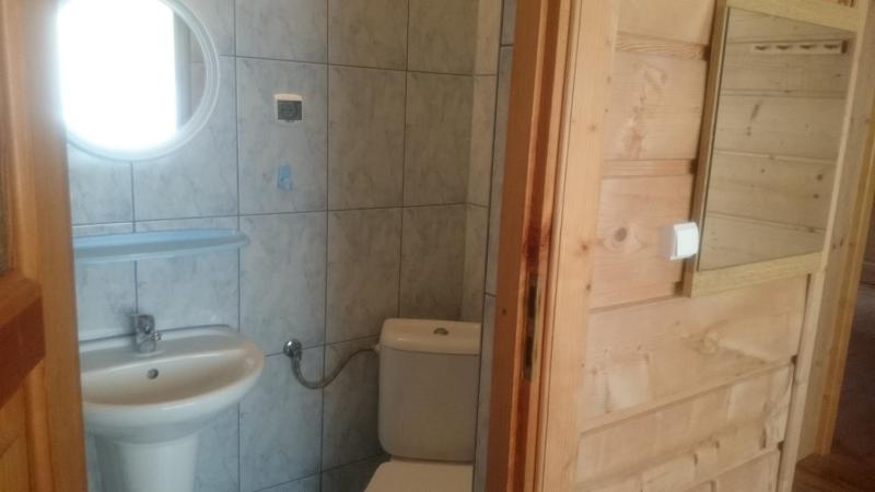 Twin Room with Bathroom image 4
