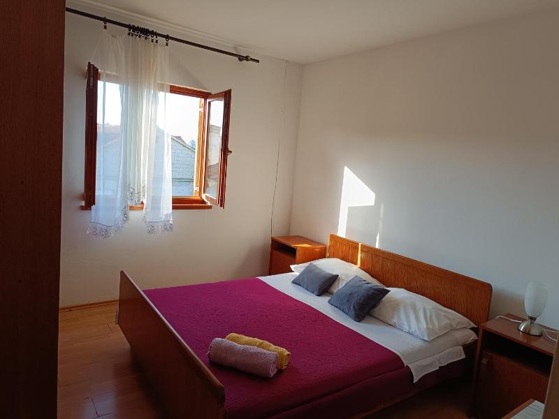 One-Bedroom Apartment with Balcony and Sea View image 1