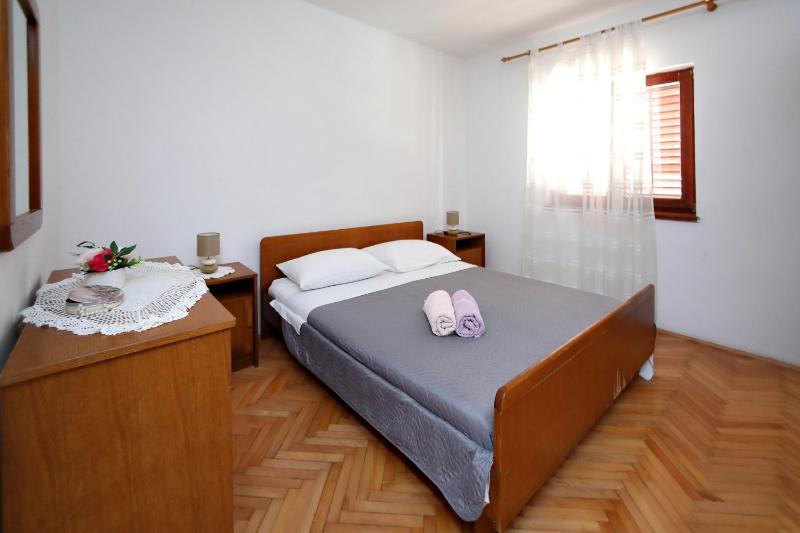 Three-Bedroom Apartment with Terrace and Sea View image 4