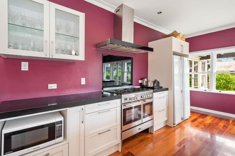 Springfield Rise Lodge - Rotorua Holiday Home - image 9