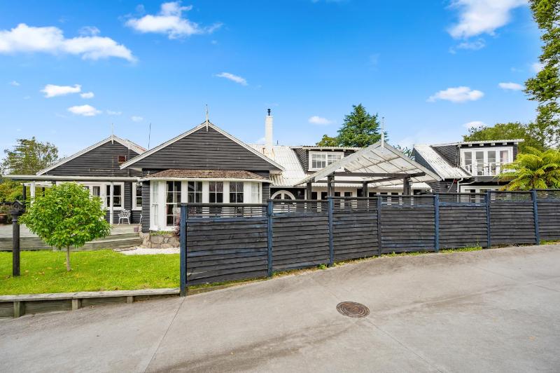 Springfield Rise Lodge - Rotorua Holiday Home - image 7