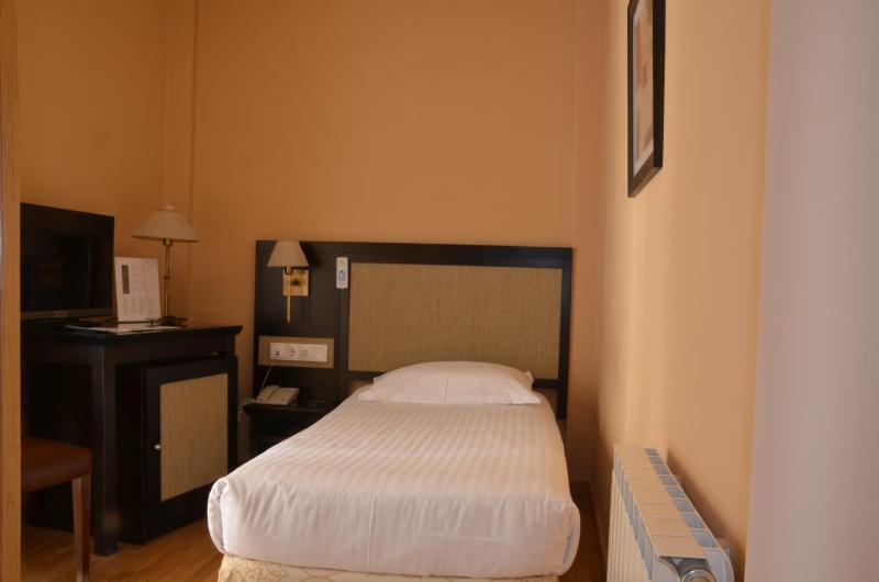 Single Room image 2