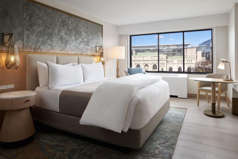 King Room with Park View image 1