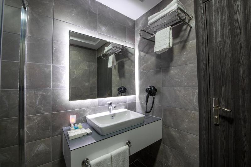 Standard Triple Room image 3