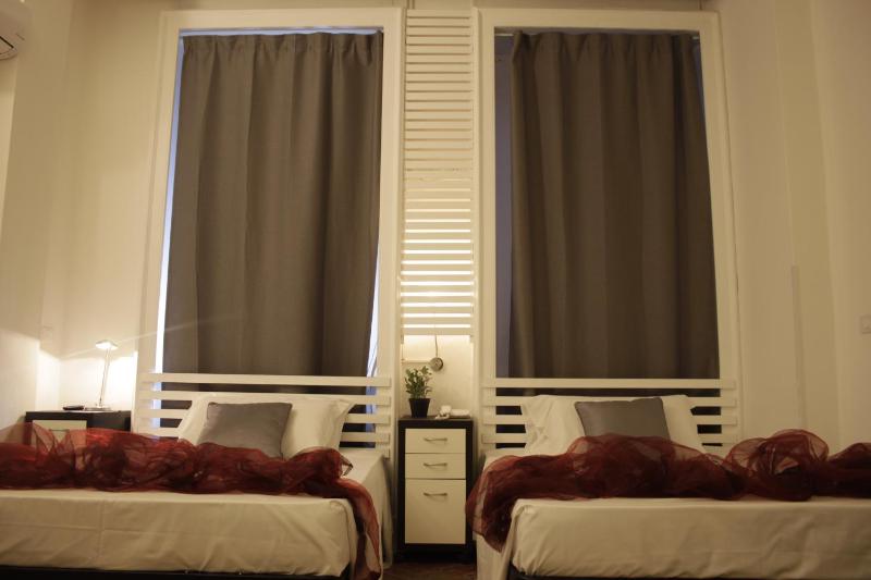 Twin Room with Private Bathroom image 3