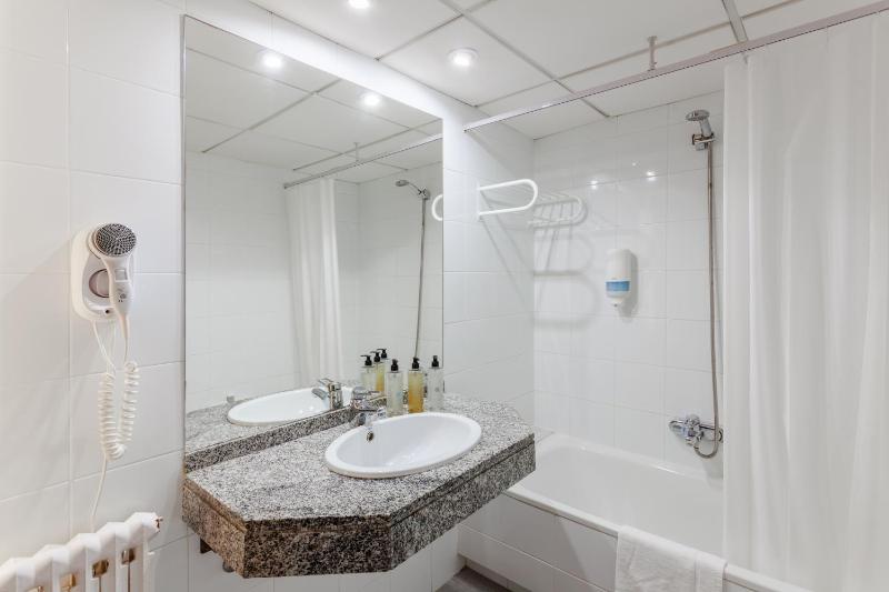 Double or Twin Room image 1
