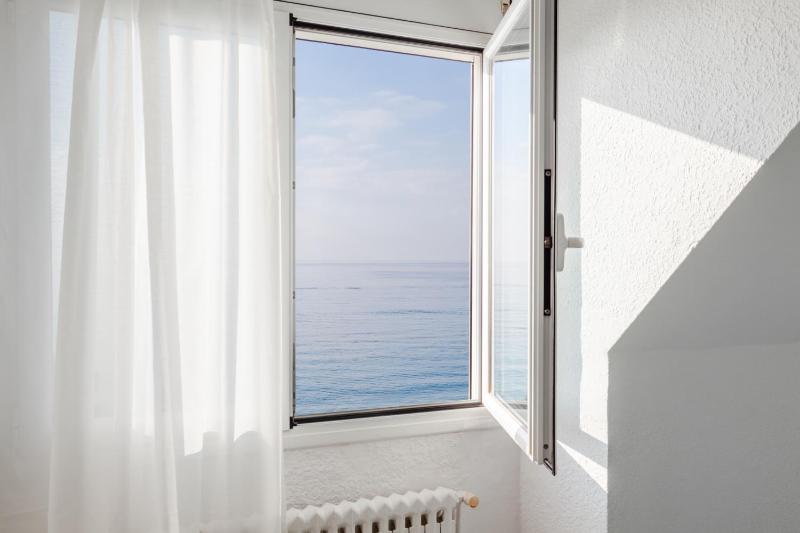 Double Room with Sea View image 3