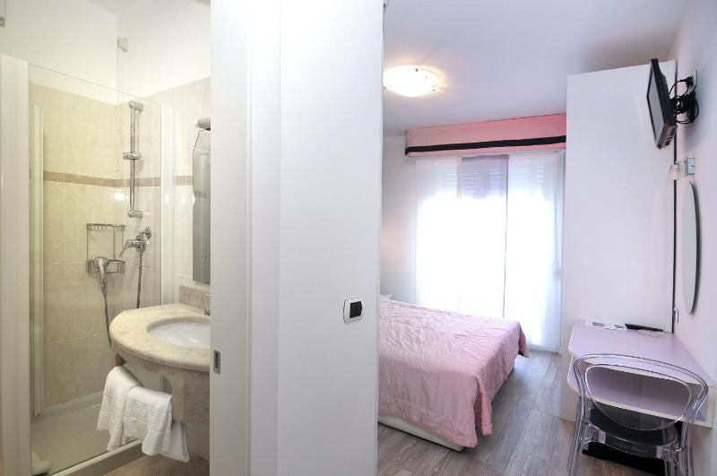 Economy Double or Twin Room - First Floor image 2