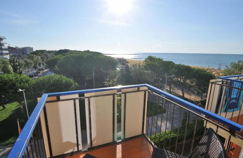 Single Room with Balcony image 3