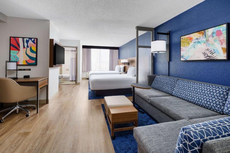 Double Room with Two Double Beds and Sofa Bed image 4