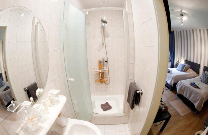 Double Room with Garden View image 4