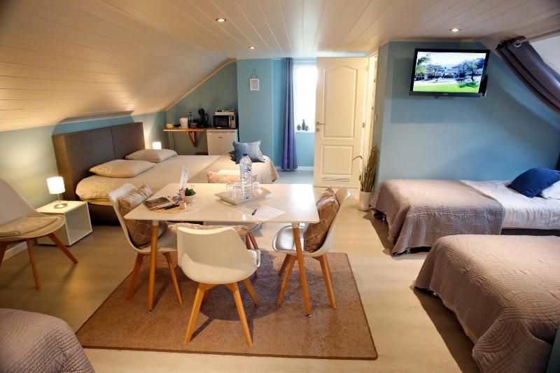 Quadruple Room image 4