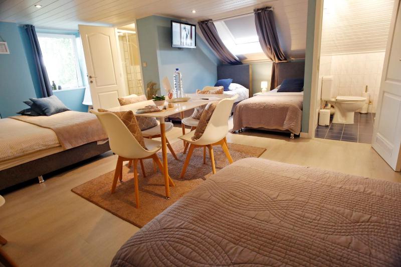 Quadruple Room image 3
