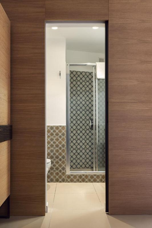 Deluxe Double Room with Balcony and Sea View image 4