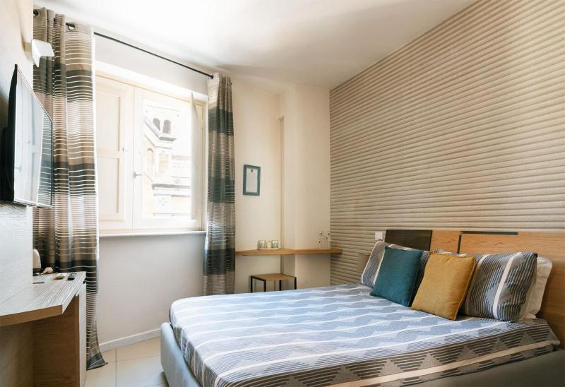 Standard Double Room image 3