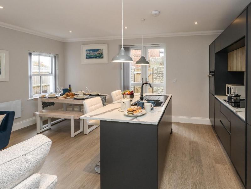 3 Compass Point - image 8