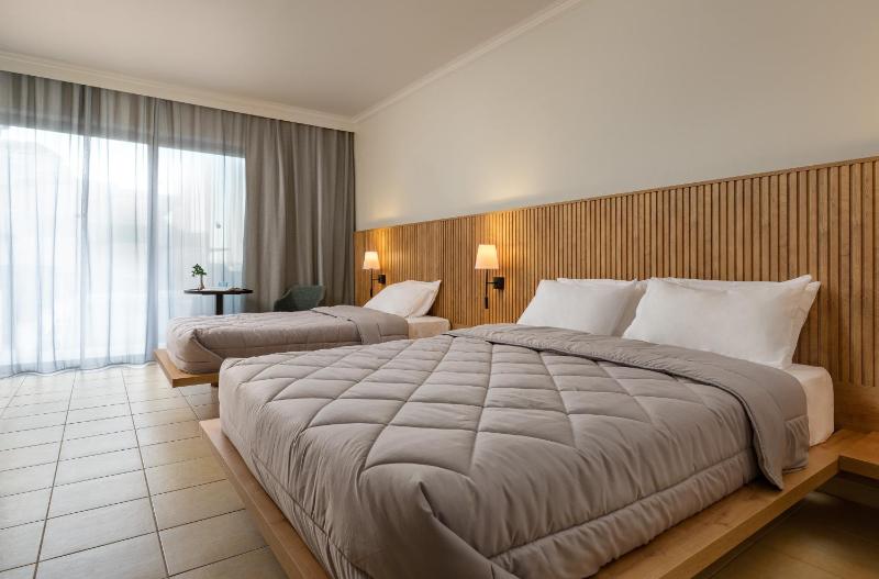 Double or Twin Room with Garden View image 3