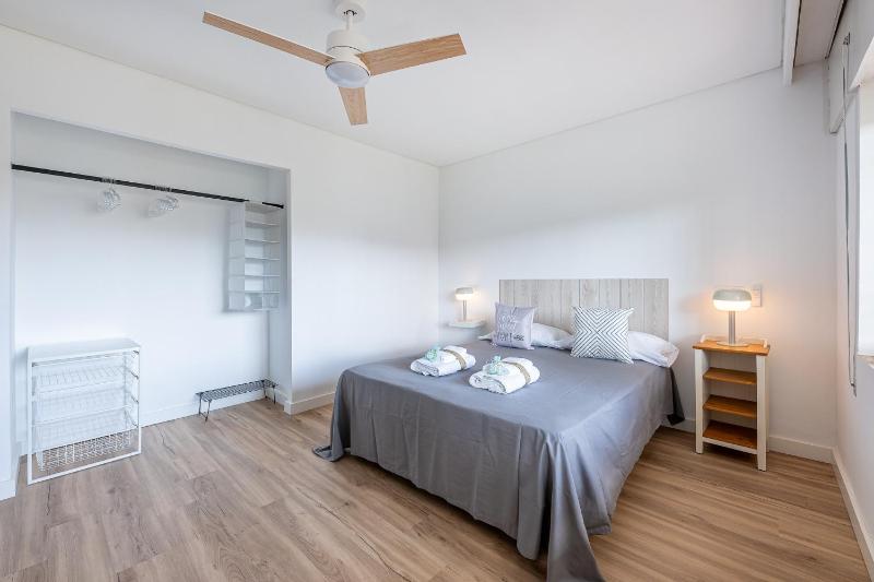 797 HOLIDAY RENTALS - Piso reformado con amplia terraza Carihue - image 8