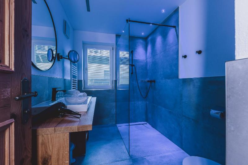 Four-Bedroom Apartment with Sauna image 1