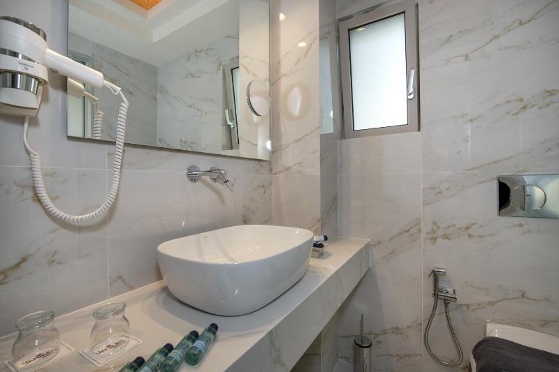 Junior suite with individual pool  image 2