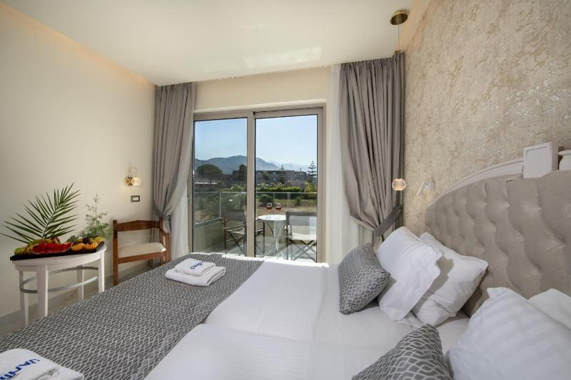 Double or Twin Room image 3
