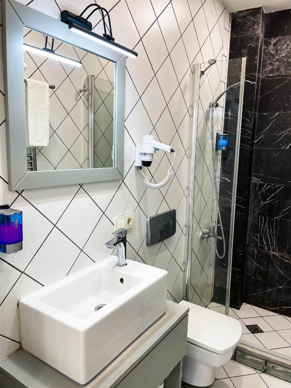 Superior Triple Room image 2