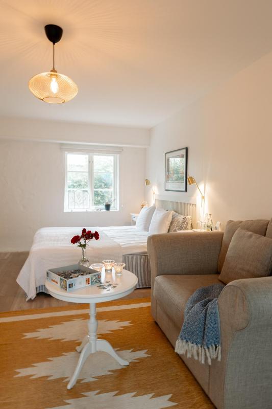 Family Room image 3