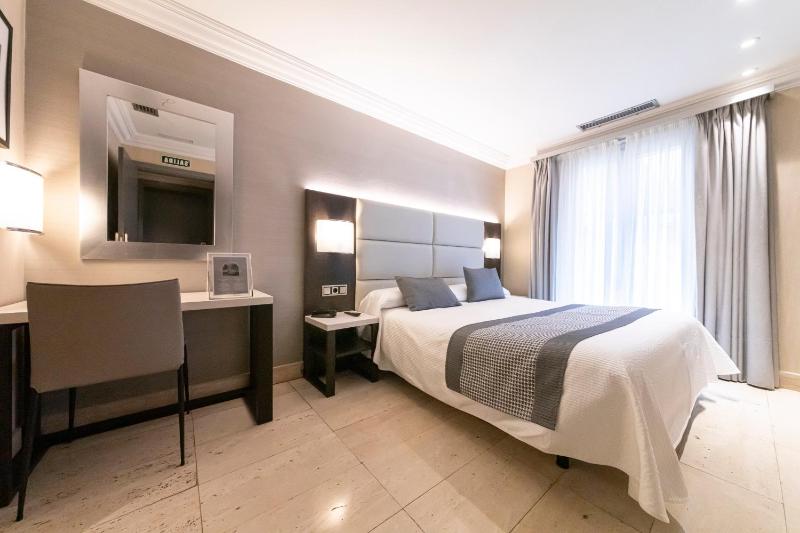 Double or Twin Room with Balcony image 1