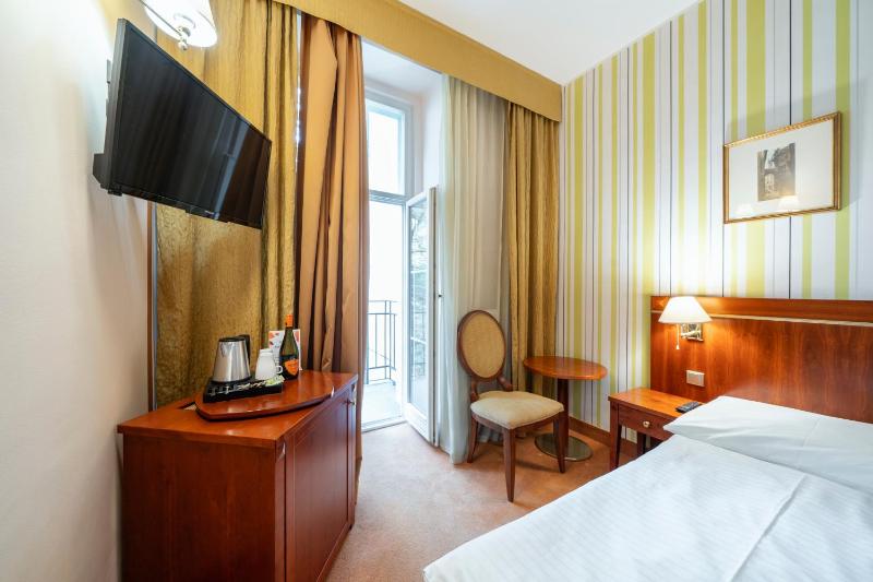 Hotel Raffaello Prague - image 5