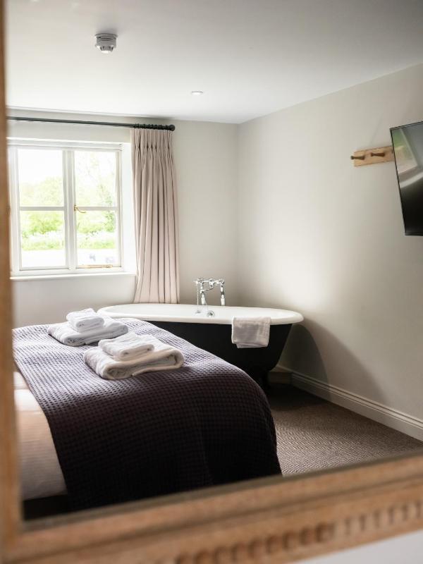 One-Bedroom Suite image 2